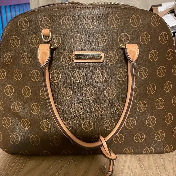 Sac Bandoulière / Sacoche Adrienne Vittadini En Cuir Doré - Taille Moyenne - Occasion